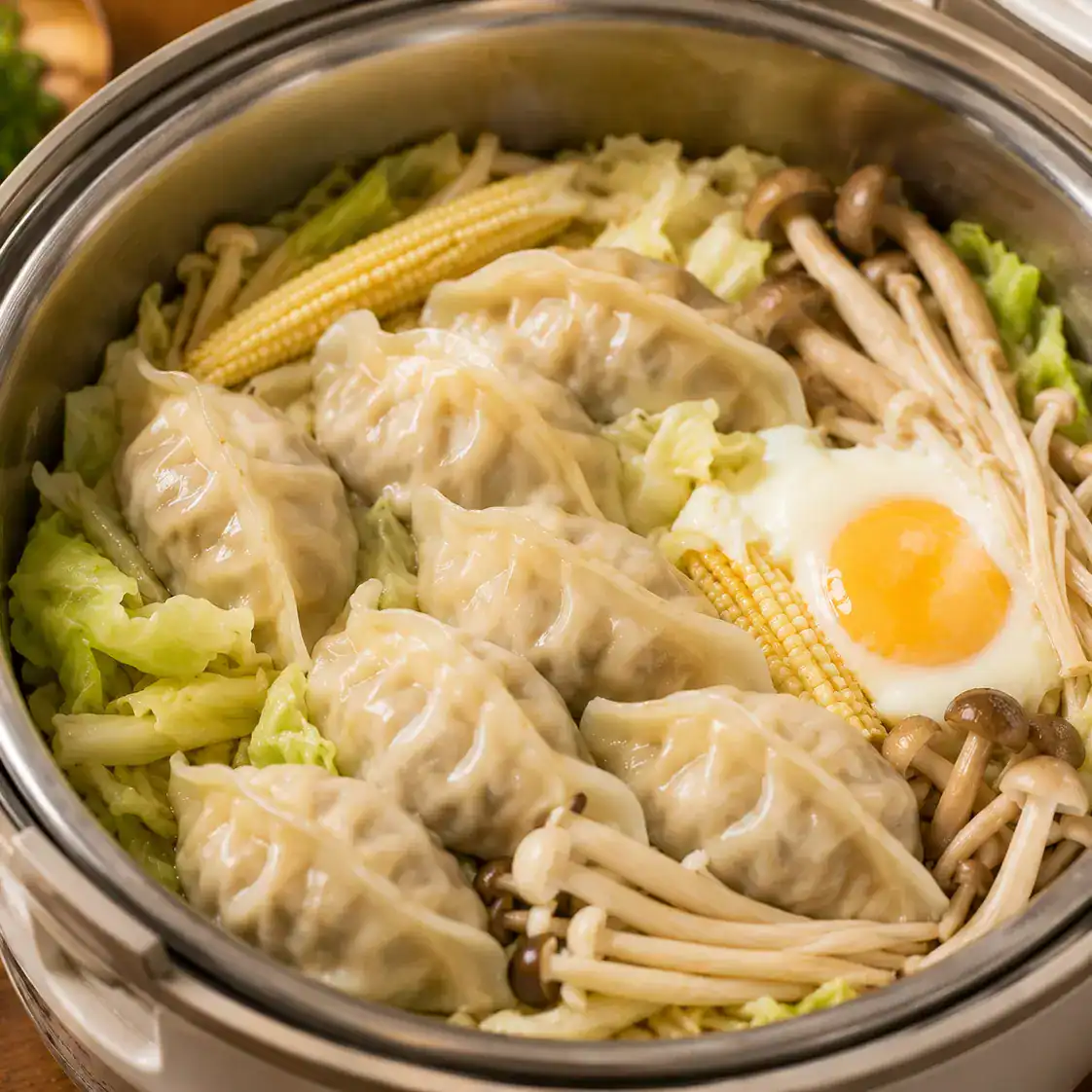 懶人電鍋料理9:蒸餃蔬菜煲