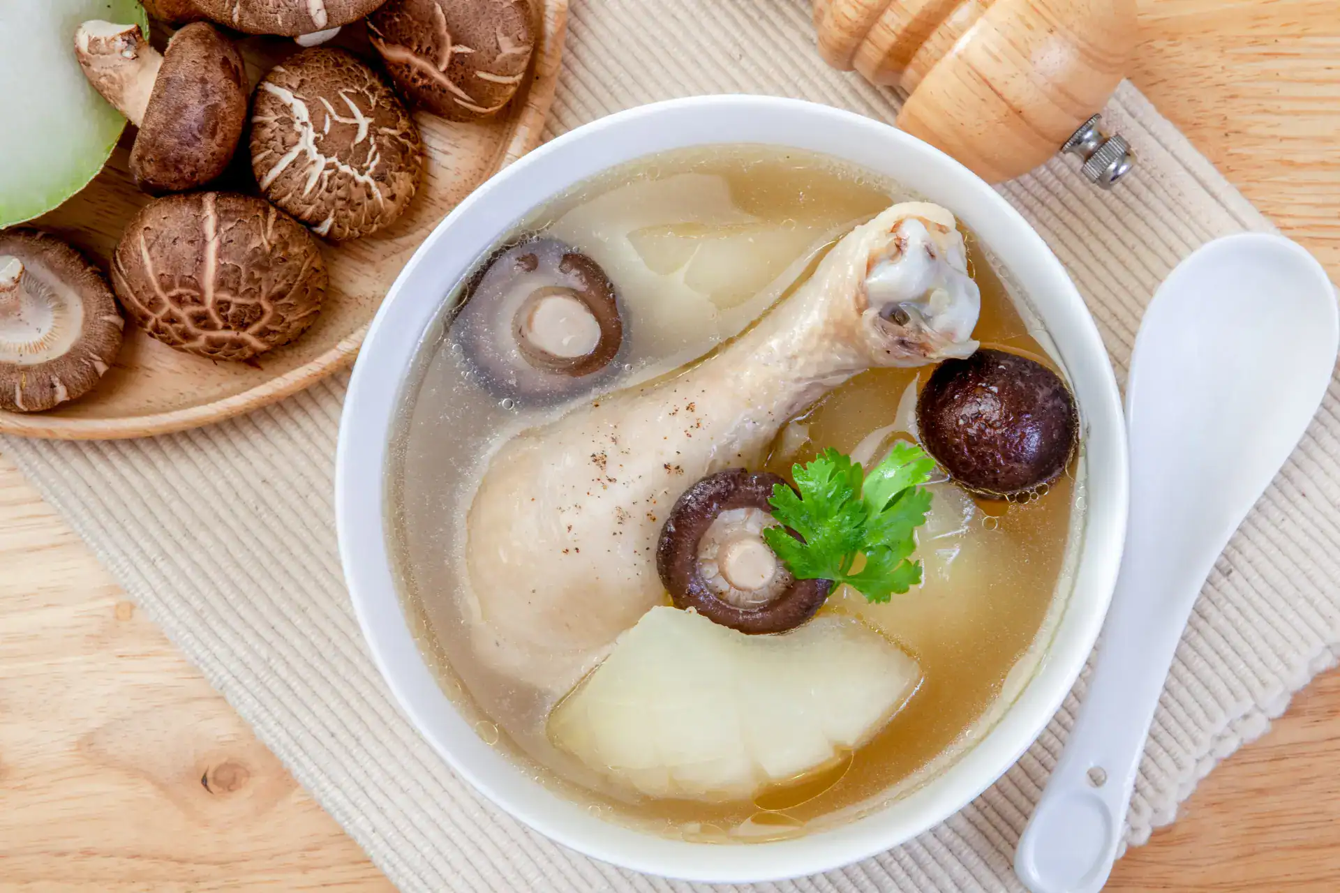 【好喝的雞湯食譜】10 道家常雞湯料理，簡單煮就暖胃又營養