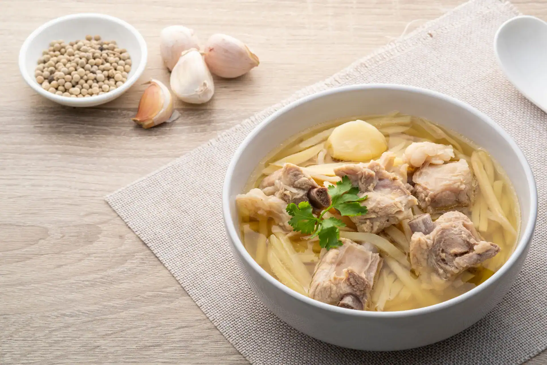 【好喝的雞湯食譜】10 道家常雞湯料理，簡單煮就暖胃又營養